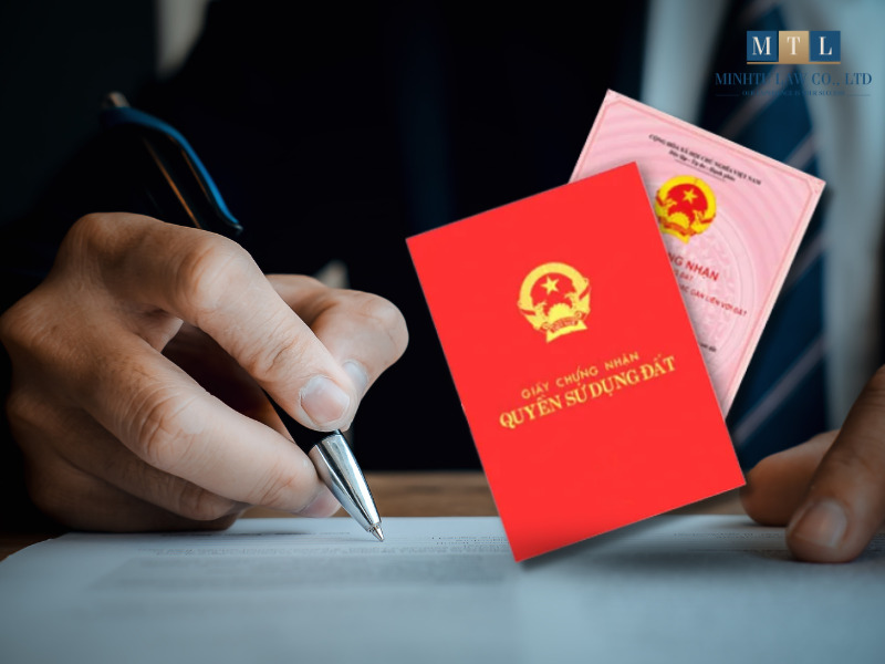 Bố mẹ sang tên sổ đỏ cho con có mất phí không