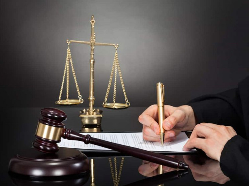 chi phí thuê luật sư tranh chấp đất đai là bao nhiêu 
