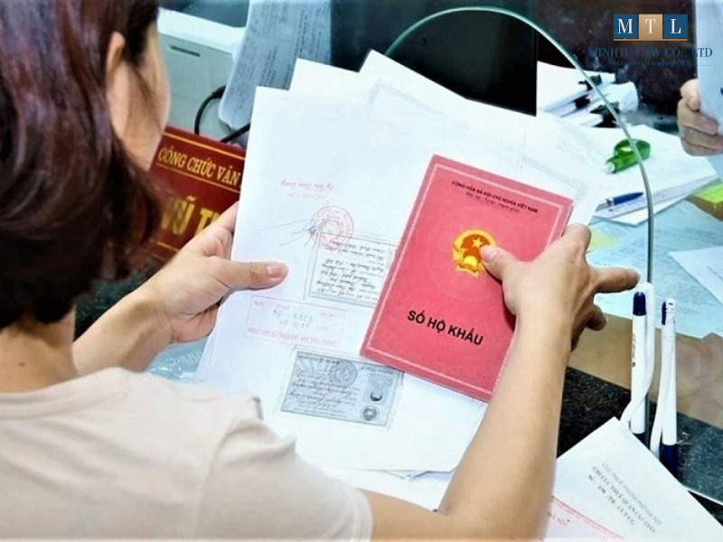 Chồng cũ không chịu cắt khẩu cho con theo mẹ thì phải làm thế nào ạ