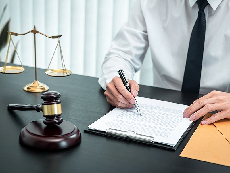 Cơ quan nào có trách nhiệm phân xử tranh chấp ranh giới đất liền kề?