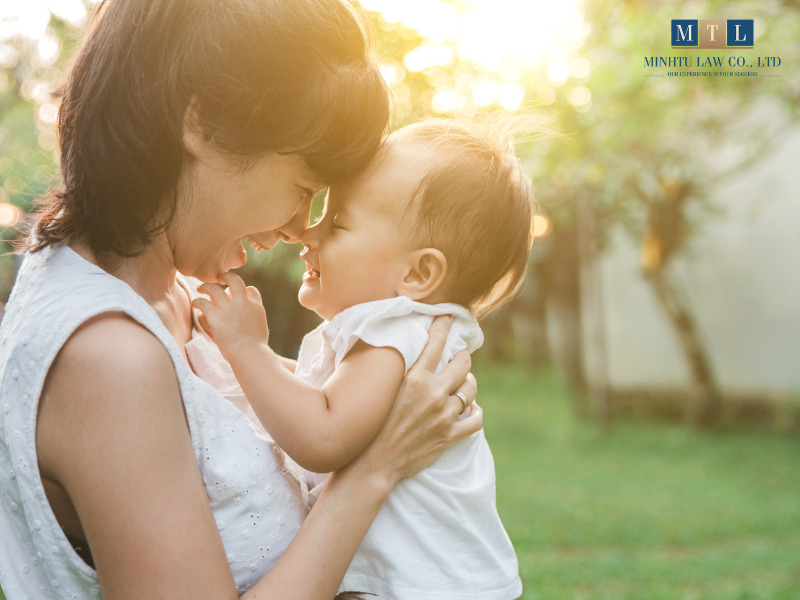 Ly hôn con dưới 1 tuổi theo ai