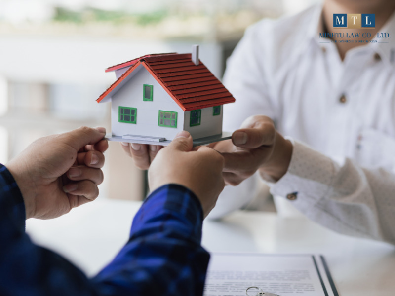 Phí sang tên sổ đỏ bên nào chịu