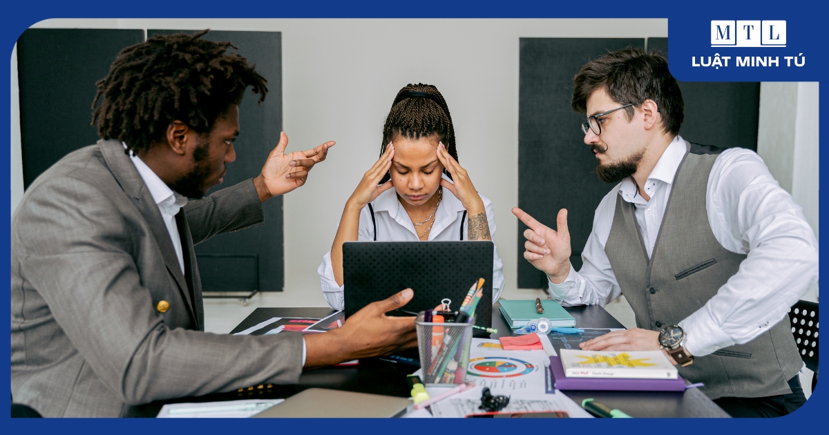 Tranh chấp cổ đông trong công ty thường phát sinh từ việc thực hiện hoặc vi phạm các quyền, nghĩa vụ